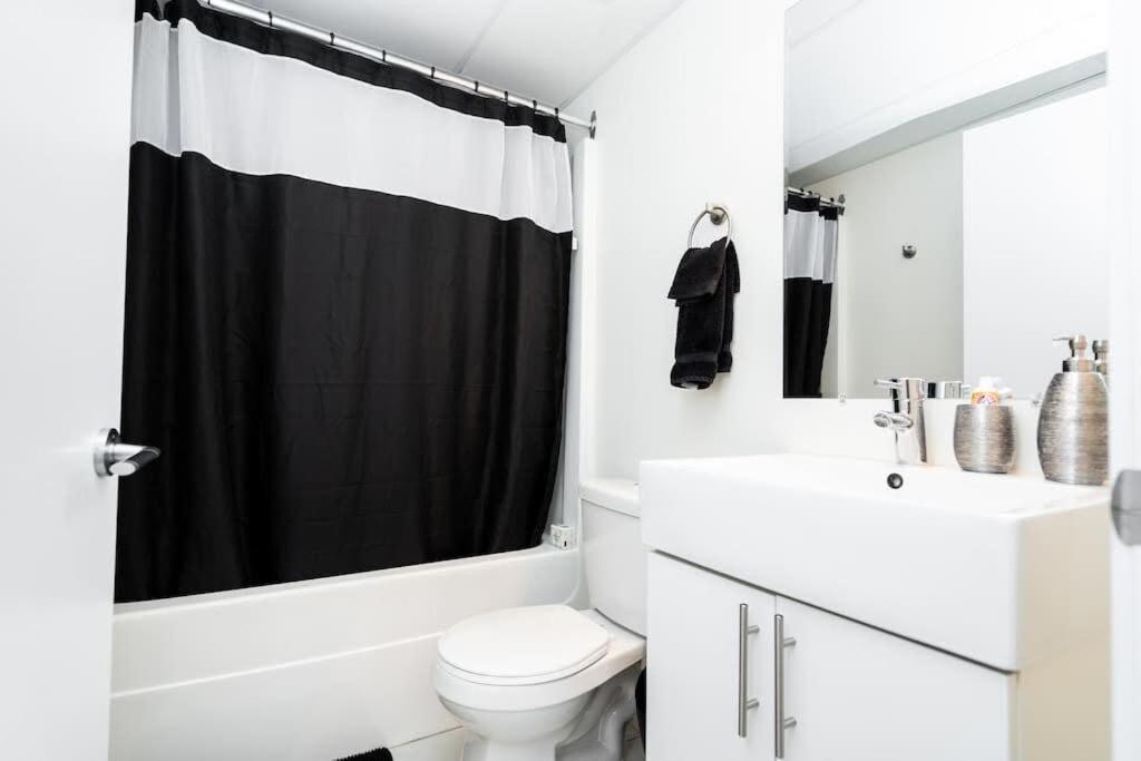 Premium 2bd Loft Dt Heated Parking Rooftop Patio Bbq Gym Coffee Holiday home Winnipeg